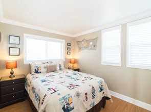 A Shore Thing 2 Br cottage by RedAwning