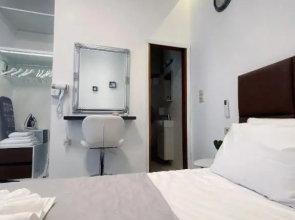 Stam's Studio Apartment with yard