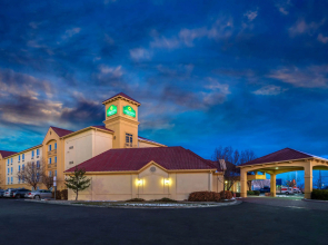La Quinta Inn & Suites by Wyndham Pueblo