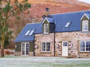 Dalveich Cottage W/hot tub & Stunning Views