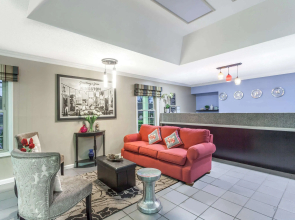 Super 8 by Wyndham Kingston