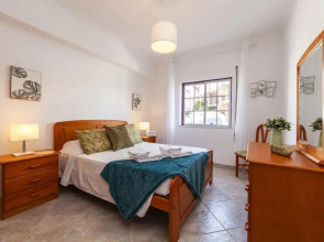 W 02 - Bedroom 2 in Topside Luz Guesthouse