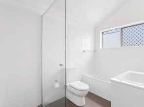 The Pines, 5/4 Messines Street