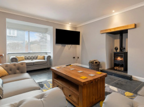 Maynor - Large Luxury House Log Burner Central Location