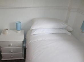 Shoreline Hotel