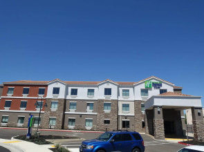 Holiday Inn Express & Suites Brentwood by IHG