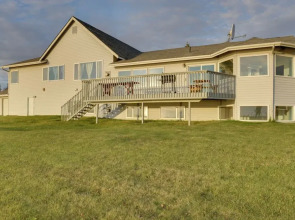 Oceanfront Kenai Villa w/ Fireplace & Deck