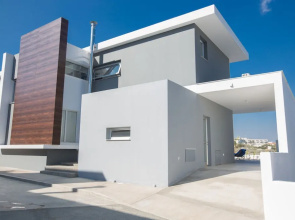 Villa Prol17, Exquisite 5bdr Villa With Pool, Close to Fig Tree Bay Beach