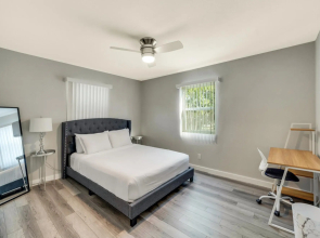 Stylish 2BR Near UT Hyde Park Evonify