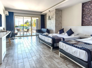 White City Beach - Adults Only