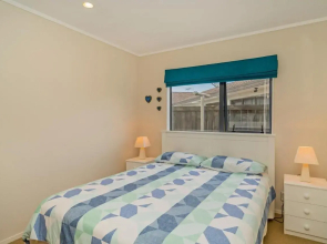 The Bungalow at Matarangi - Matarangi Holiday Home