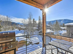 Modern Mountain Getaway, Walk to Grand Lake!