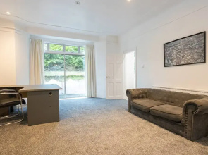Spacious House With Parking Near Heaton Park