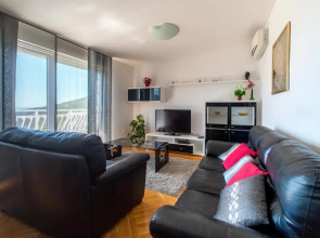 Villa Klara with 72 sqm pool and view on Split and islands