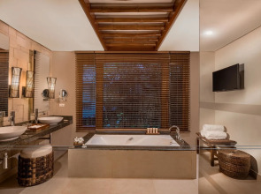 Crimson Resort and Spa Mactan