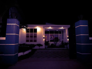 Airport 4 Season Hotel