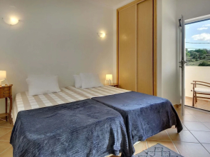 Villa in Carvoeiro With Swimming Pool