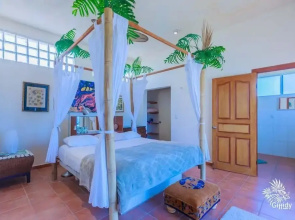 Esperanza Upstairs by Skyrun