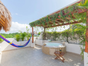 Secret Garden Oasis 3BR Penthouse