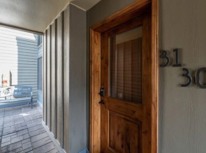 Ski In/out Lift 7! Deck, Hot Tub, Garage Parking 2 Bedroom Condo by RedAwning