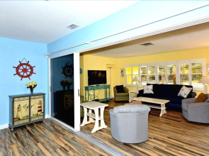 Surf Rider's Cottage 2 Bedrooms 1 Bathroom Condo