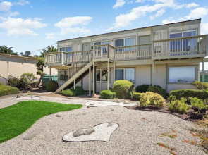 Cozy 2BR Mountain View Private Deck