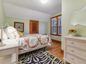 Charming Ann Arbor Retreat Near Dt & Attractions 3 Bedroom Home