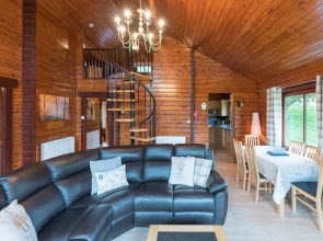 Lady Galloway Lodge 28 with Hot Tub, Newton Stewart