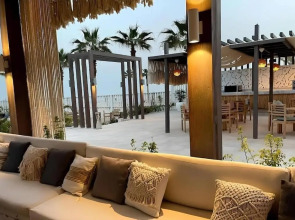 Chill at Salty Life, Pool & Balcony, Azha, Sokhna
