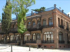Hotel Pirosmani