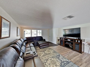 Canal-front Coastal Boat Dock & 2 Kayaks! 2 Bedroom Home