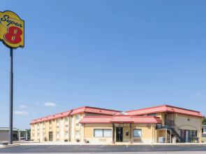 Super 8 by Wyndham Clinton