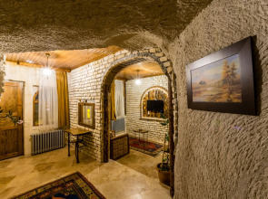 Elite Cave Suites
