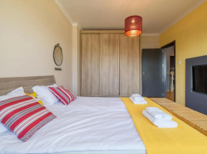 ARTistic & Spacious 2BD Central Apt