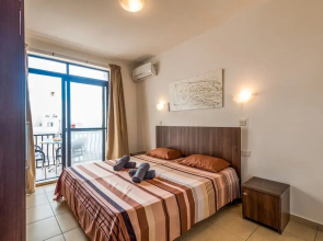 Getawaysmalta - Seashells Apartment 11 With Terrace and Sea Views in Bugibba
