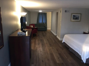 Hyannis Inn