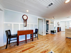 305 SE 12th Home 2 Bedrooms 1 Bathroom Home