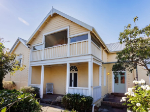 Wollaston House by the BnB Collection