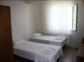 Saymoz Hotel
