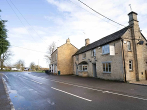 Impeccable 2-bed Apartment in Chipping Norton