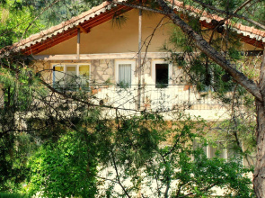 Dionysos Lodge