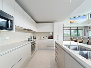 Two Views Taupo Apartment