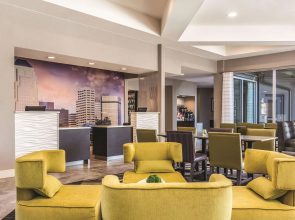 La Quinta Inn & Suites by Wyndham Shreveport Airport