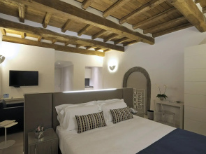 Trevi Palace Luxury Inn