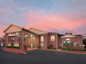 Super 8 Lowell Bentonville