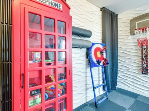 Near Dtwn & Beach: Savannah Home w/ Game Room!