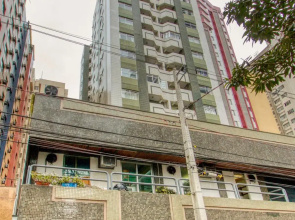 Ótimo apartamento no Centro mobiliado e com garagem