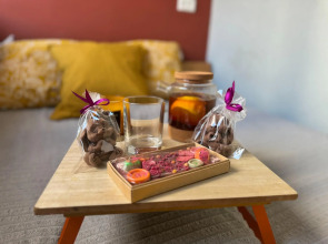 Диван и Чемодан на ул. Коммунистическая, 26