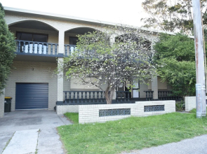 Warrawong holiday big home