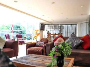 Beverly 33 Suites by PROMPT HOLIDAY HOME